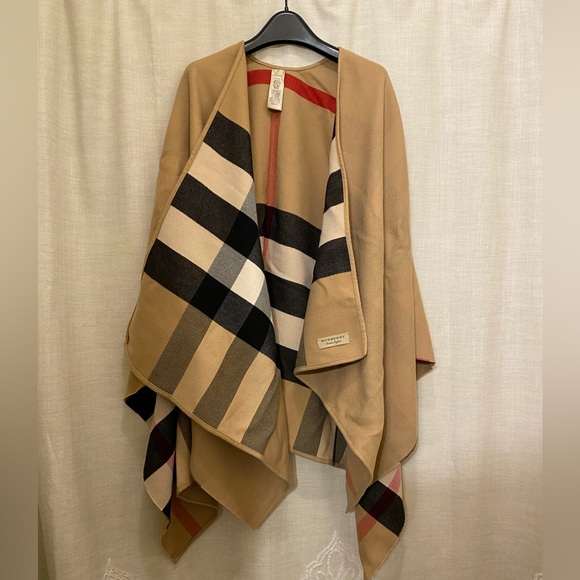 Burberry Charlotte mega check reversible poncho cape wrap scarf - Picture 6 of 10